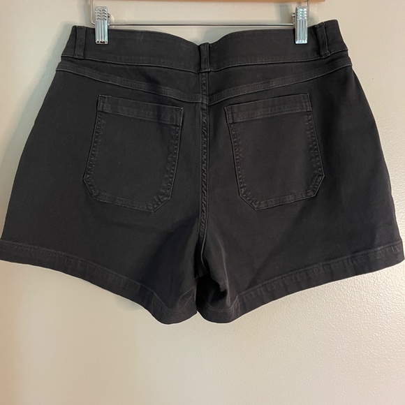 SPANX Stretch Twill Shorts in Washed Black Size Large - Picture 5 of 5